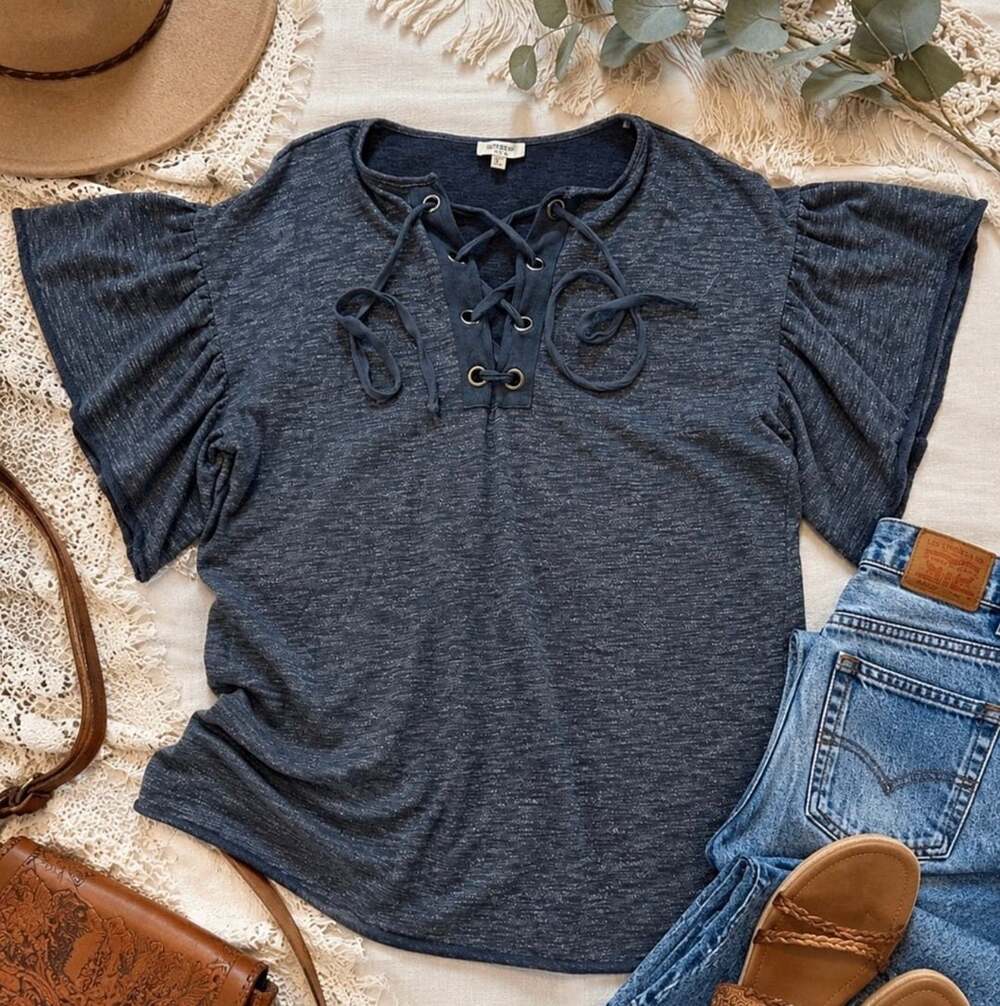 Umgee Lace-Up Ruffle Sleeve Top Size S/M Gray (T)